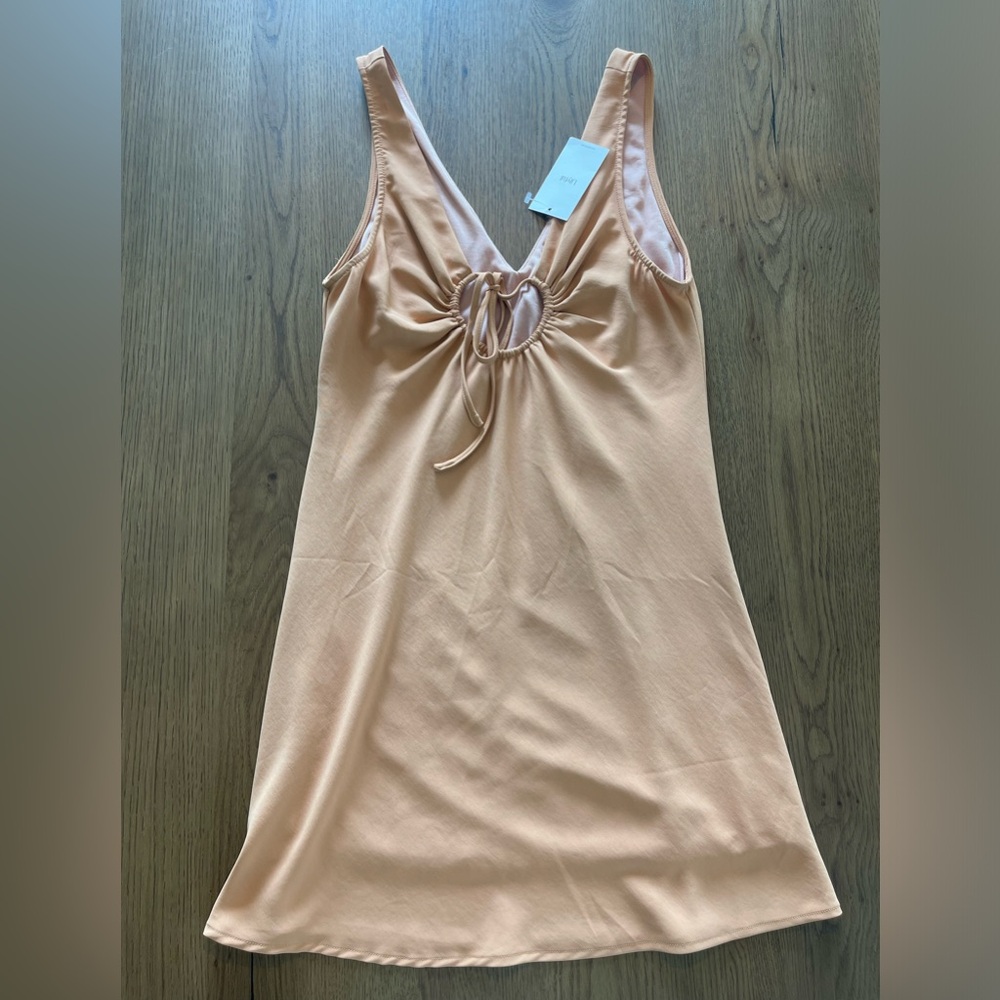 Lilyful Aubrey Keyhole Dress